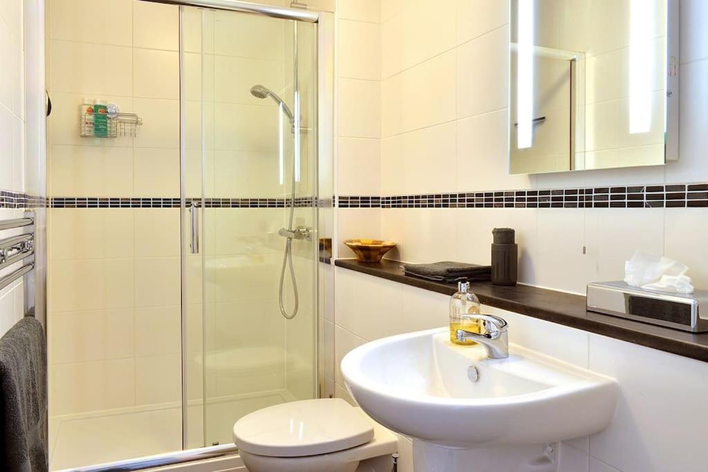 Ferienwohnung **Spotless, Bright 2 Double Bed, Period Features** Bath Exterior foto